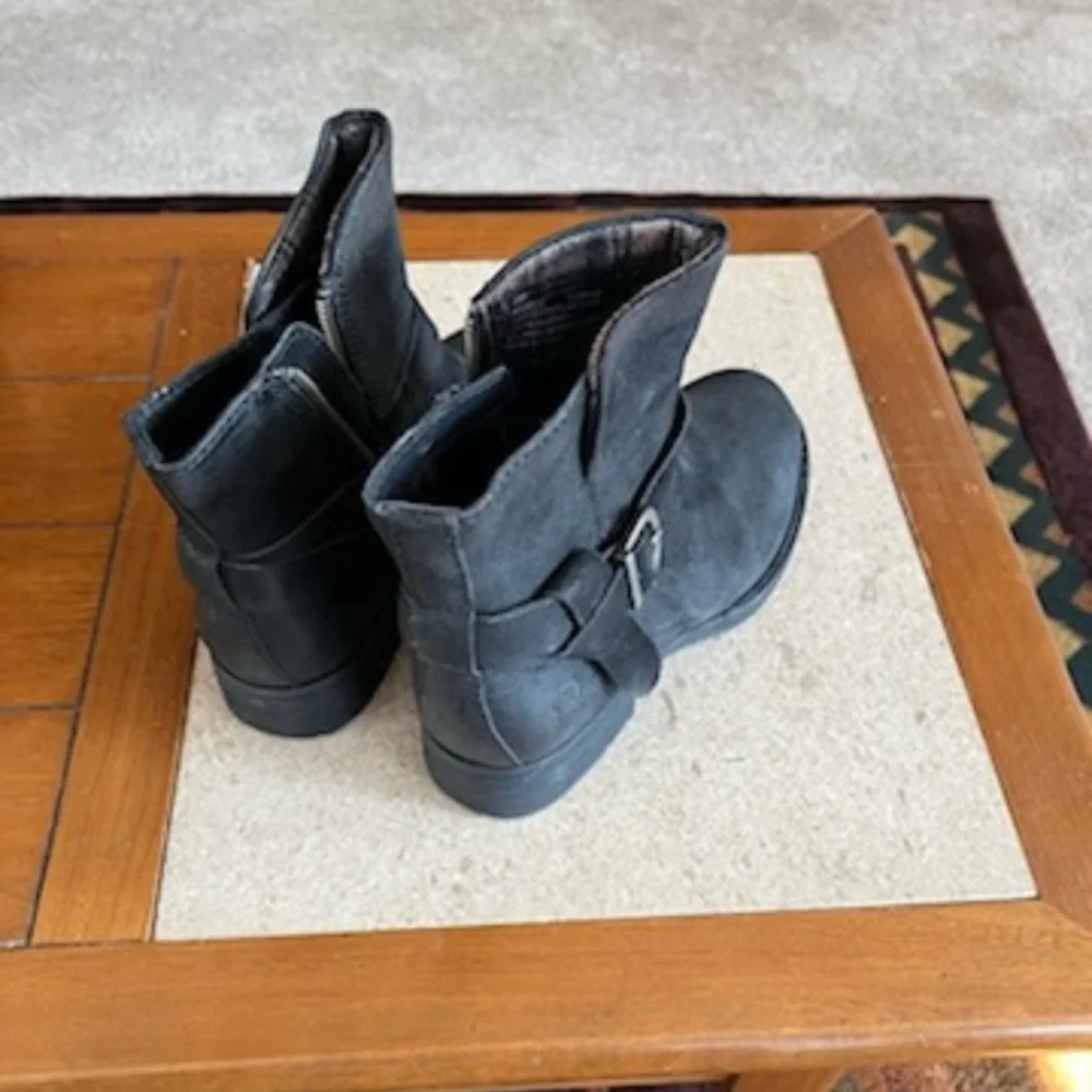 Born Women's Black Leather Ankle Boots Size 6  Excellent LIKE NEW Condition
